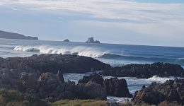 A surfing guide to discover the Cantabric Coast.